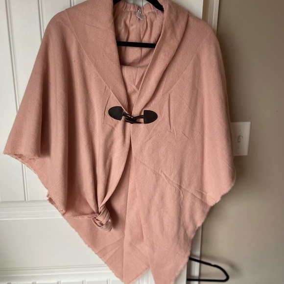 Tops - Adorable Pink Monogrammed Poncho 💓